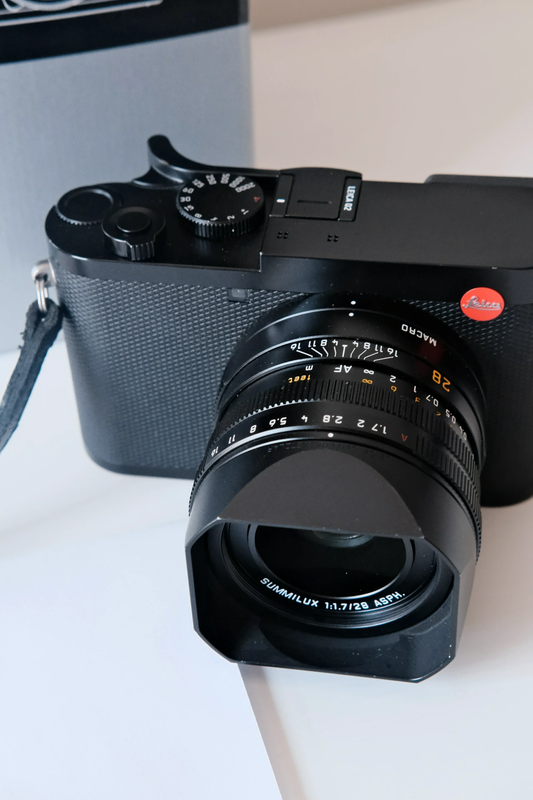 Leica Q2 with Grip and original box