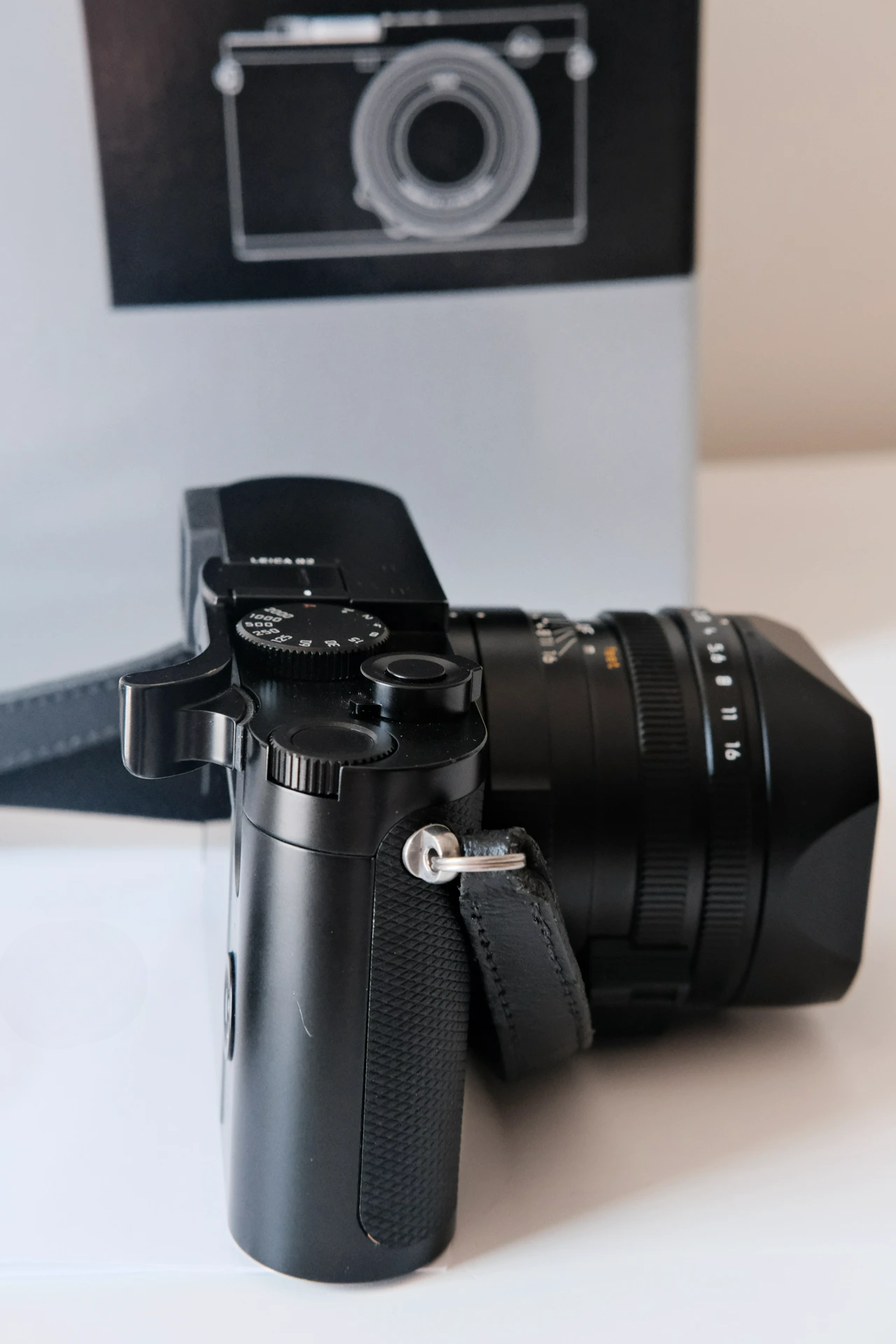 Leica Q2 with Grip and original box
