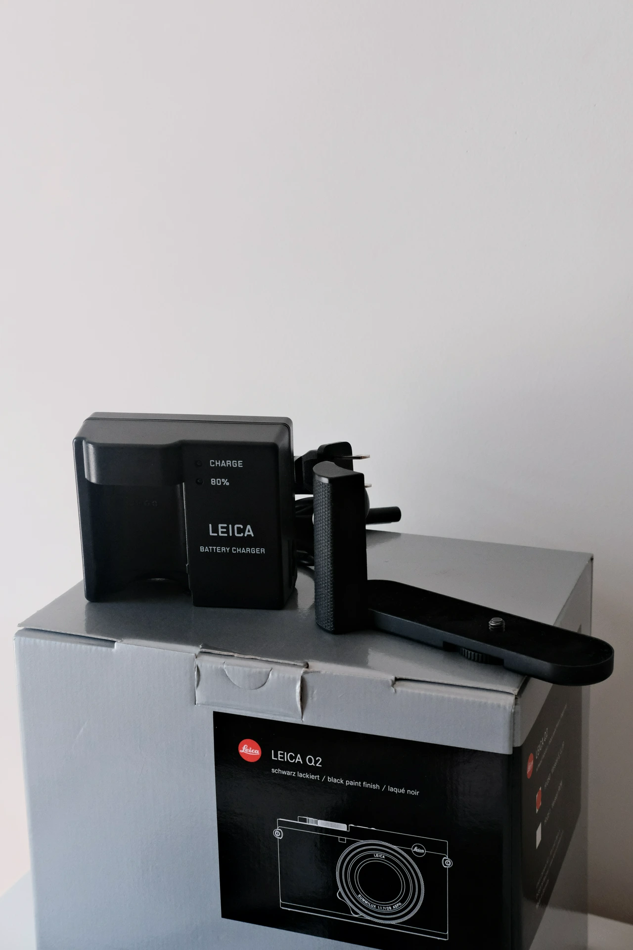 Leica Q2 with Grip and original box